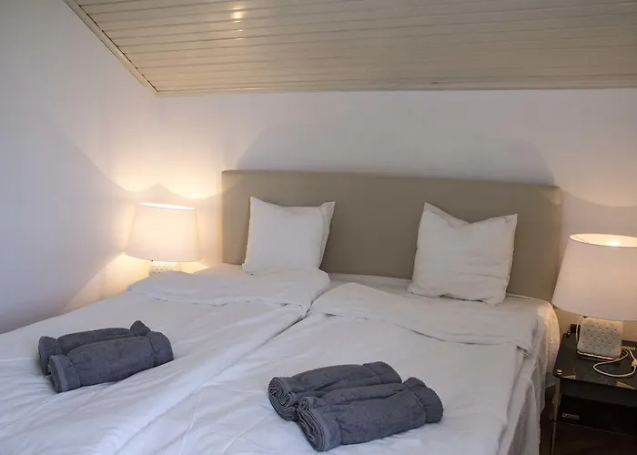 Ekes Vendeghaz * באלאטונפורד